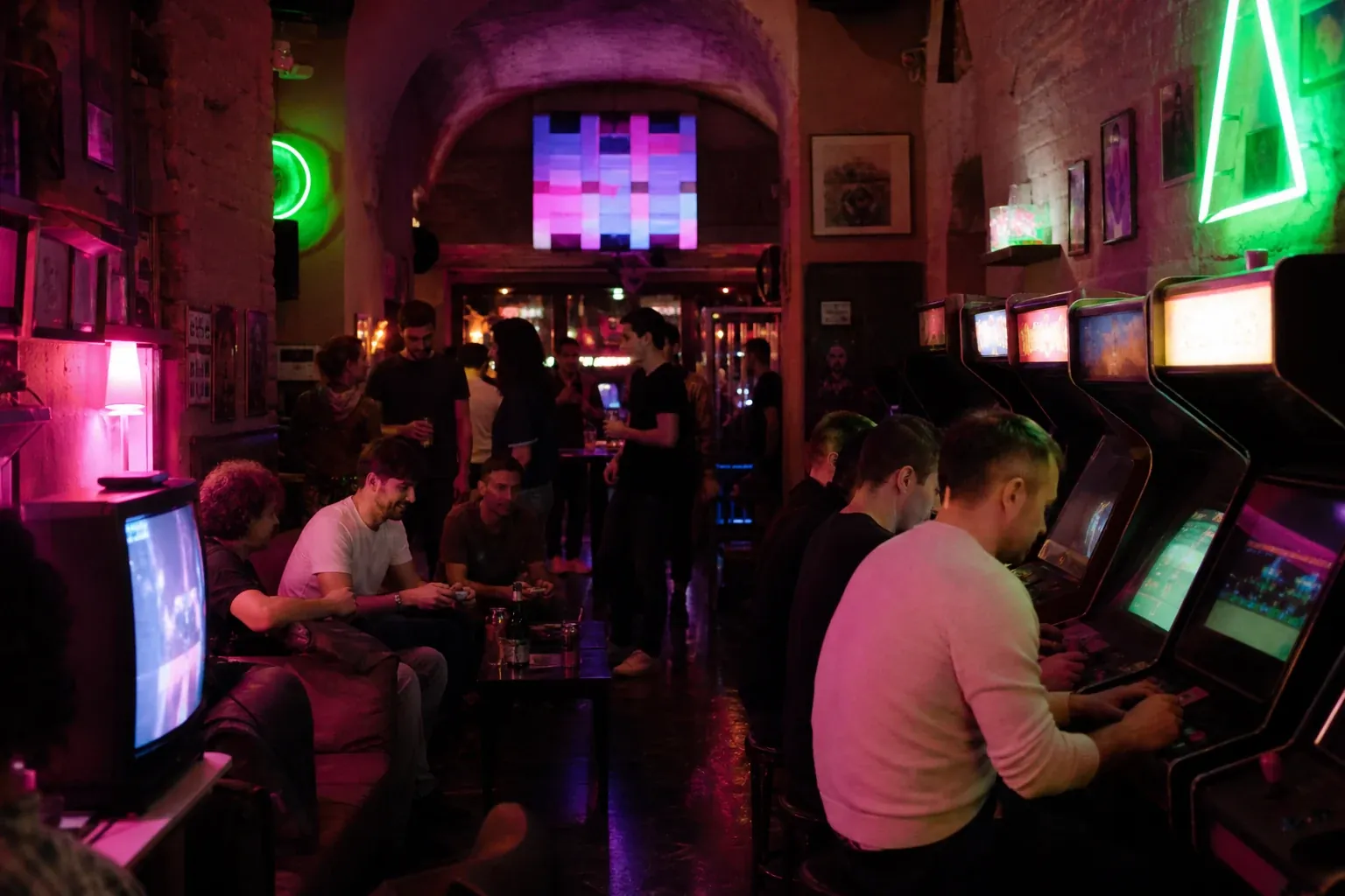SideQuest retro gaming bár